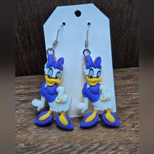 Daisy Duck Earrings Purple Figural Dangle Drop Light Weight Fashion Costume NWT